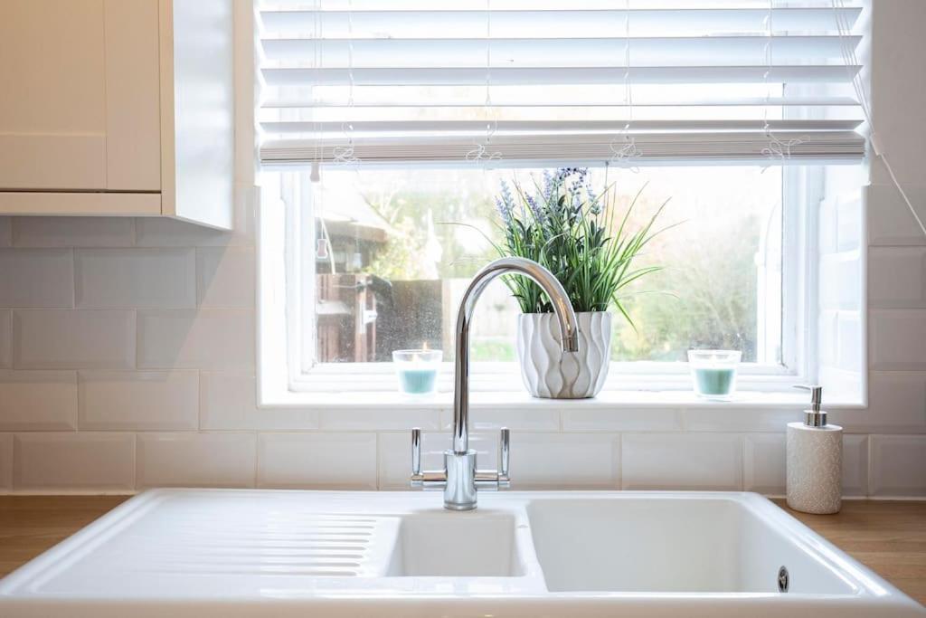 3 Bed House/Garden/Wi-Fi/Parking/Central Location Villa Guildford Exteriör bild