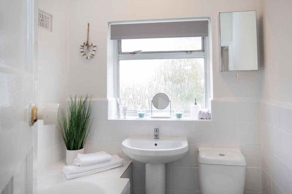 3 Bed House/Garden/Wi-Fi/Parking/Central Location Villa Guildford Exteriör bild